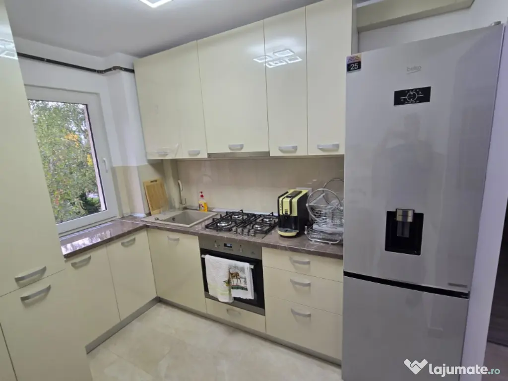 Ofer spre inchiriere apartament cu 3 camere bd. Garii