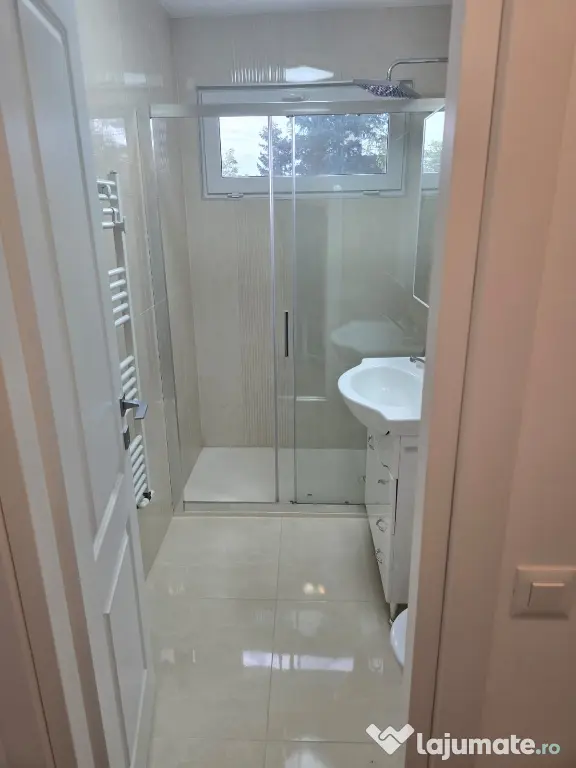 Ofer spre inchiriere apartament cu 3 camere bd. Garii