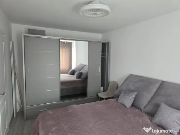 Ofer spre inchiriere apartament cu 3 camere bd. Garii