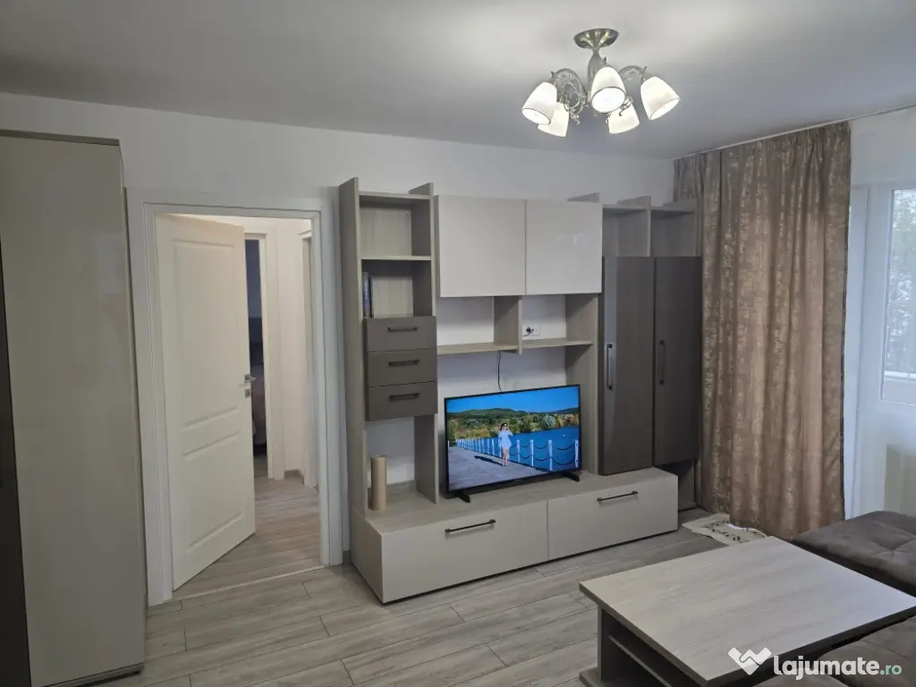 Ofer spre inchiriere apartament cu 3 camere bd. Garii