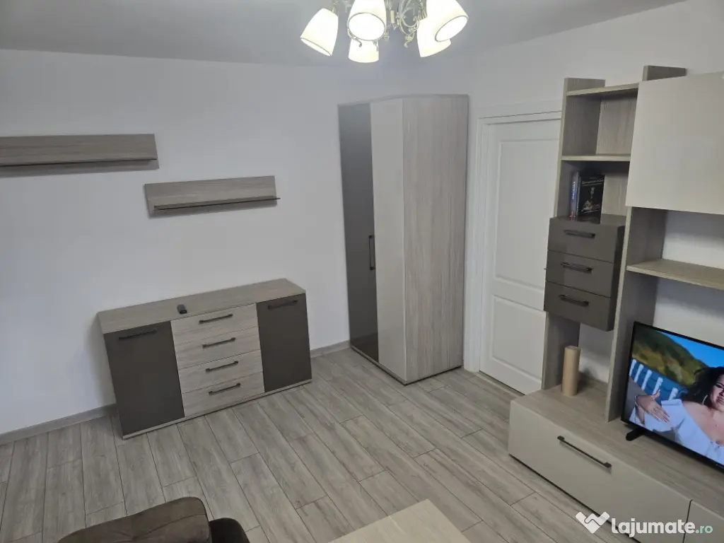 Ofer spre inchiriere apartament cu 3 camere bd. Garii