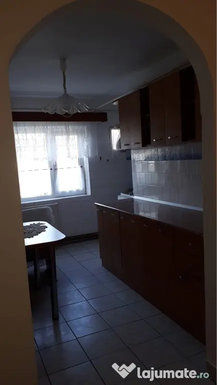 Închiriez apartament 2 camere decomandat soarelui