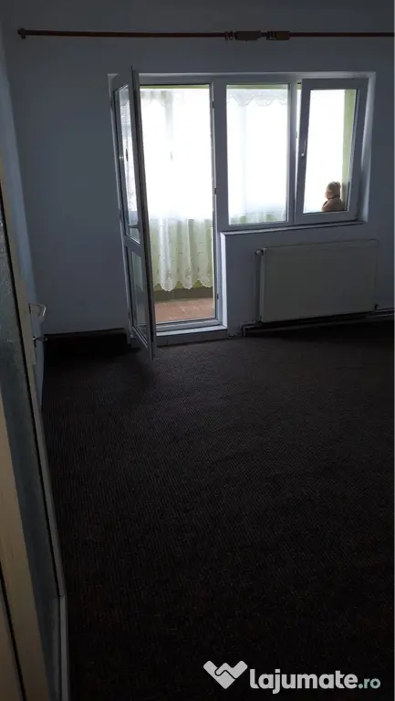 Închiriez apartament 2 camere decomandat soarelui