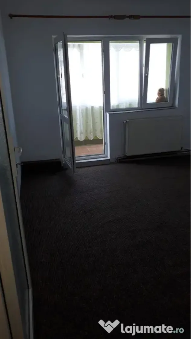 Închiriez apartament 2 camere decomandat soarelui