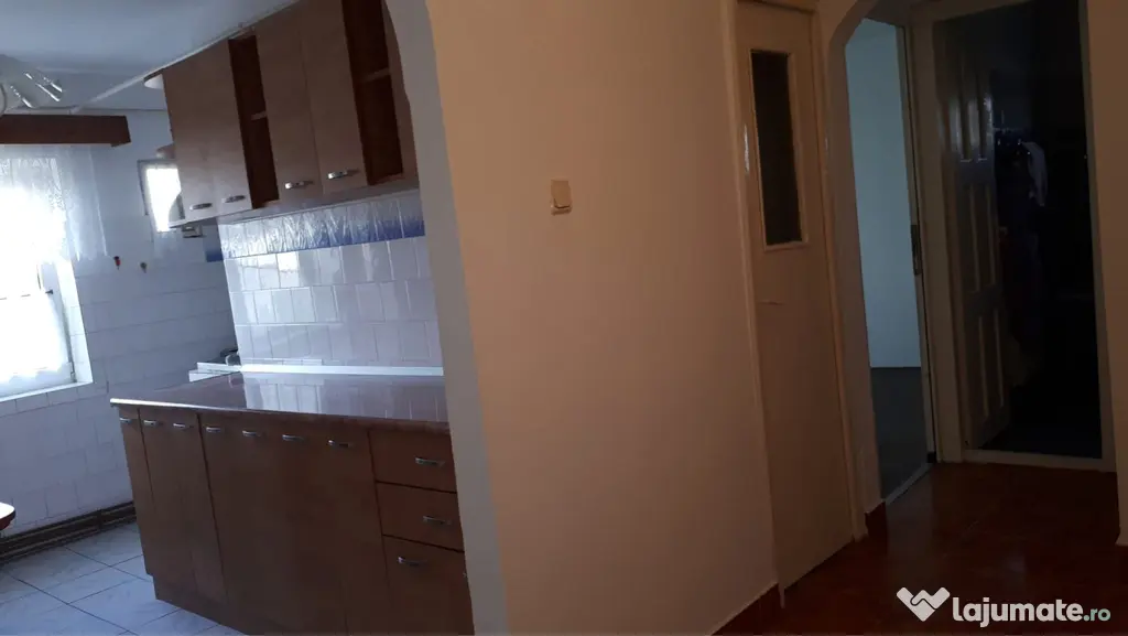Închiriez apartament 2 camere decomandat soarelui