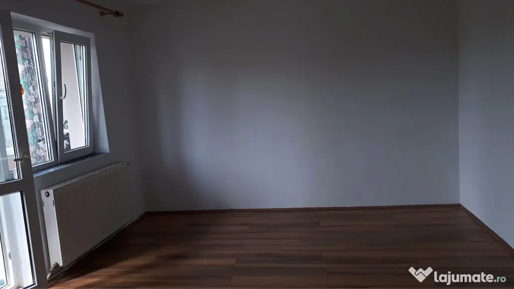 Închiriez apartament 2 camere decomandat soarelui