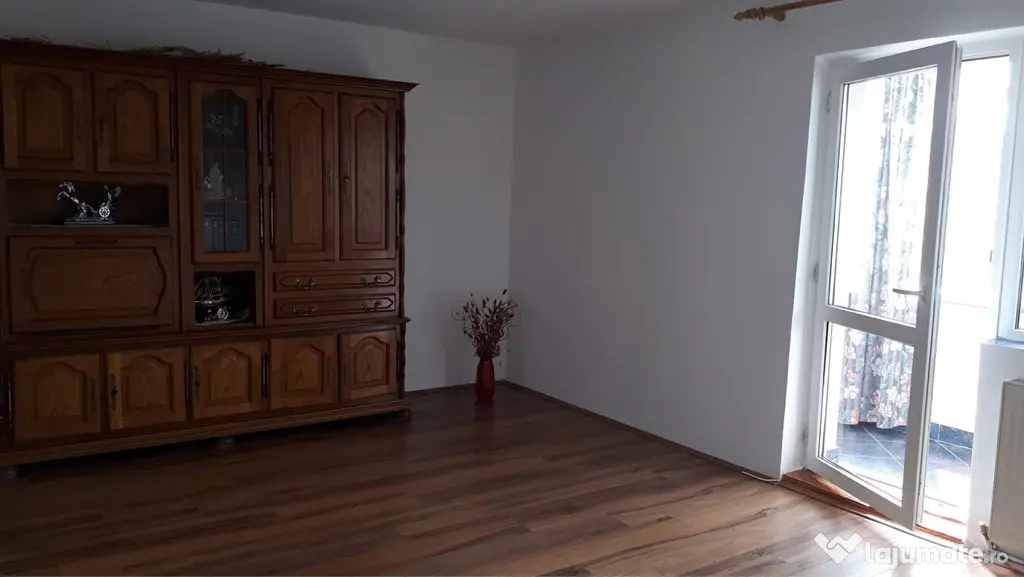 Închiriez apartament 2 camere decomandat soarelui