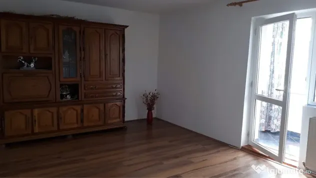 Închiriez apartament 2 camere decomandat soarelui