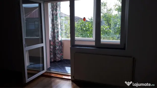 Închiriez apartament 2 camere decomandat soarelui