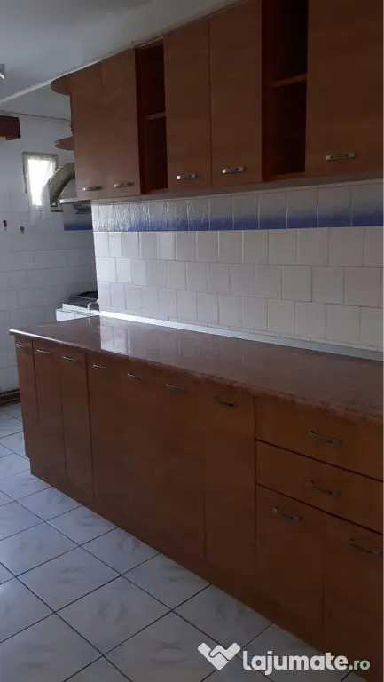 Închiriez apartament 2 camere decomandat soarelui