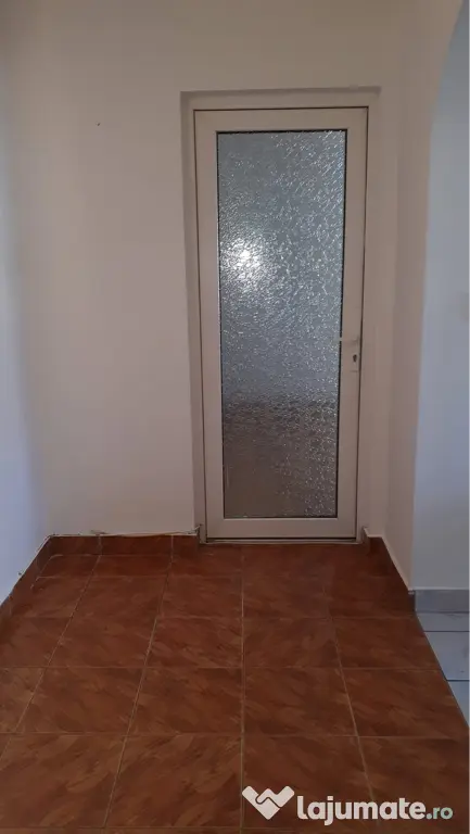 Închiriez apartament 2 camere decomandat soarelui
