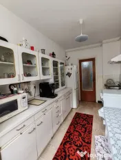 Apartament 3 camere decomandat, et. 2/4, cu garaj sub bloc
