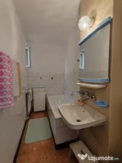 Apartament 3 camere decomandat, et. 2/4, cu garaj sub bloc
