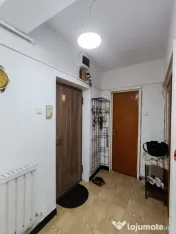 Apartament 3 camere decomandat, et. 2/4, cu garaj sub bloc