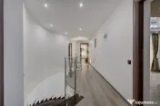 Vilă 342 mp cu piscină și 800 mp teren / 4 dormitoare ... 
