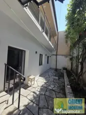 Centru, de inchiriat 2 camere, parter, mobilat, gaze 