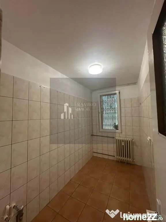 Garsoniera decomandata Constantin Brancoveanu / Piata Resita - Bucuresti (Bucuresti-Ilfov)