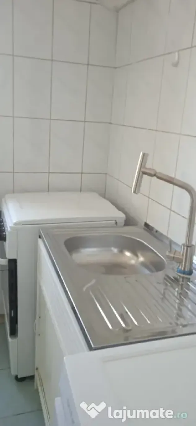 Închiriez garsoniera