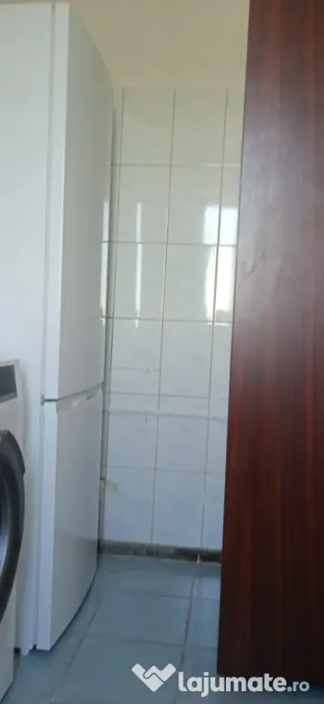Închiriez garsoniera