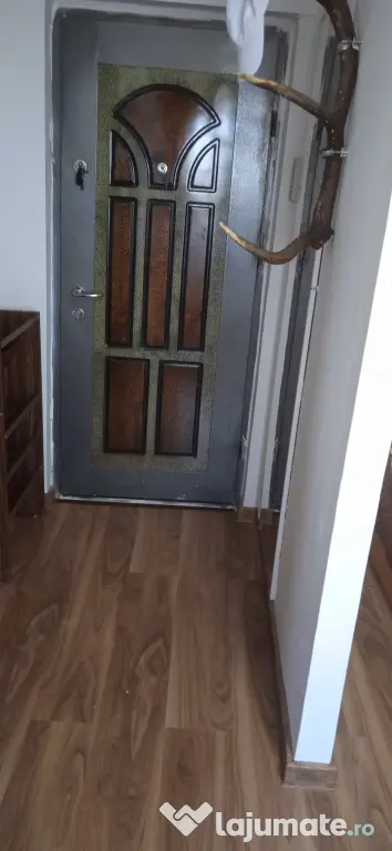 Închiriez garsoniera