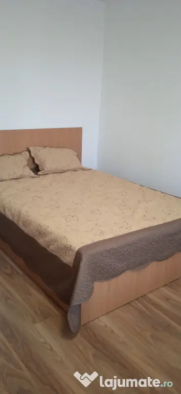Închiriez garsoniera