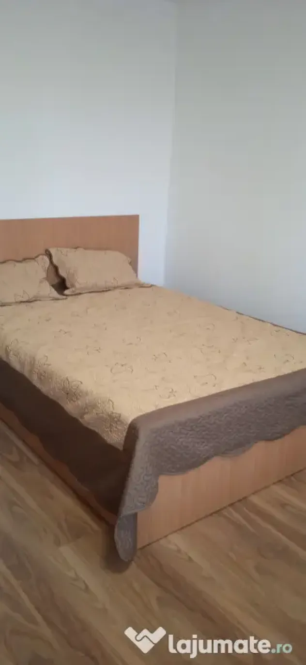 Închiriez garsoniera