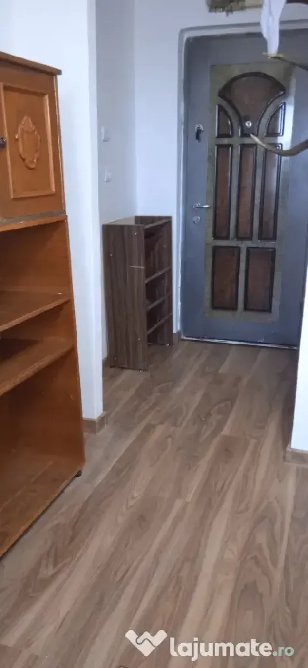 Închiriez garsoniera