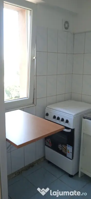 Închiriez garsoniera