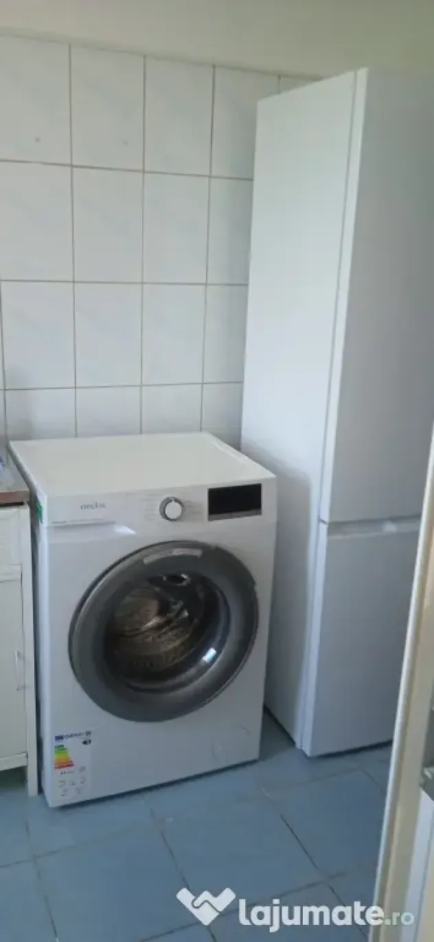 Închiriez garsoniera