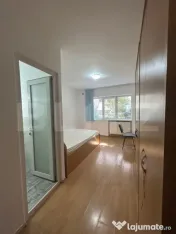 Apartament de închiriat, 3 camere decomandate, 2 băi 