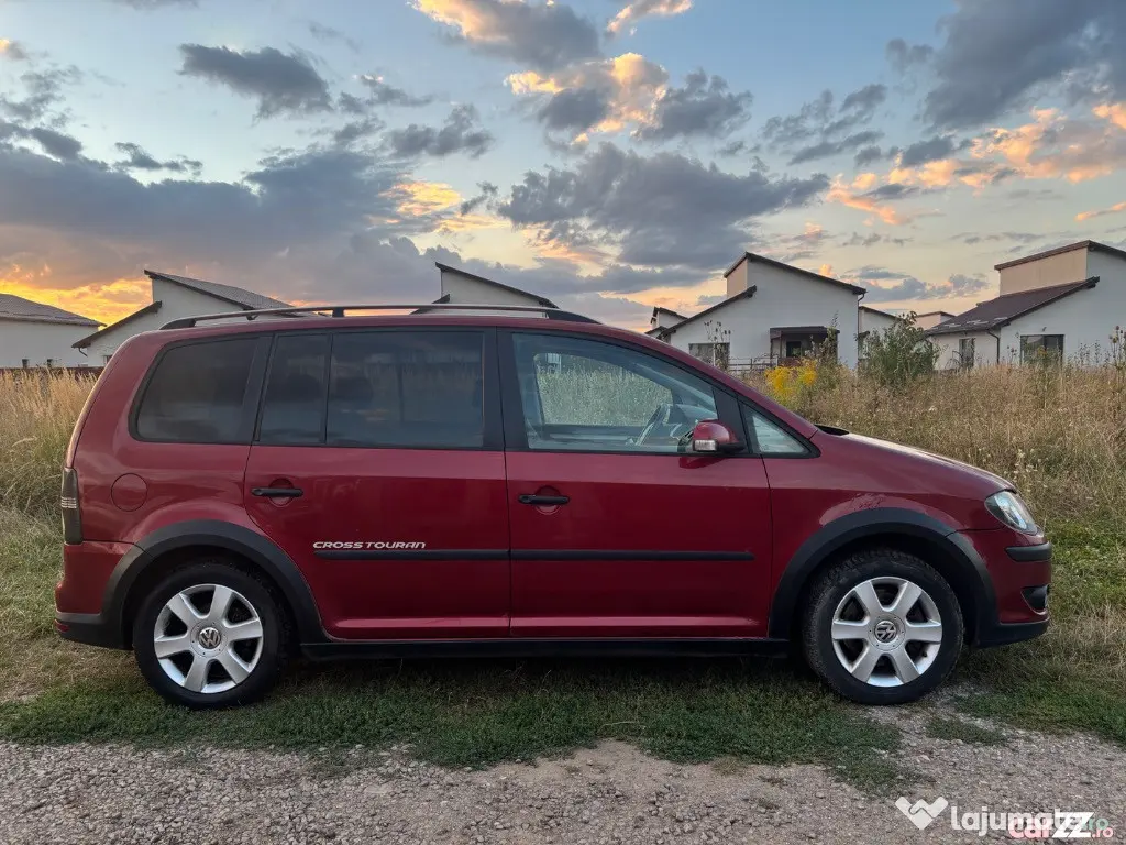 Volkswagen Touran Cross 2.0 TDI 170 CP – 7 locuri – 2009 - Brasov (Brasov)