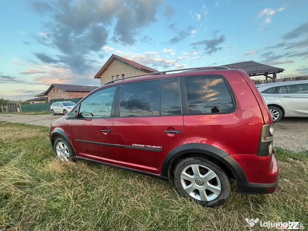 Volkswagen Touran Cross 2.0 TDI 170 CP – 7 locuri – 2009 - Brasov (Brasov)