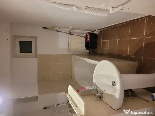 Închiriez apartament cu o camera