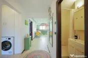 De vânzare apartament cu 4 camere și un loc de parcare,...