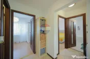 De vânzare apartament cu 4 camere și un loc de parcare,...