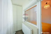 De vânzare apartament cu 4 camere și un loc de parcare,...