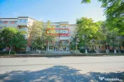 De vânzare apartament cu 4 camere și un loc de parcare,...