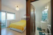 De vânzare apartament cu 4 camere și un loc de parcare,...