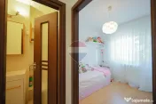 De vânzare apartament cu 4 camere și un loc de parcare,...