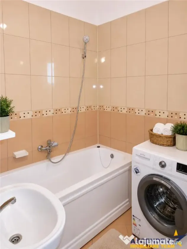 Pet friendly,70 mp, decomandat,Centrul Civic:Regiunilor,regi - Brasov (Brasov)