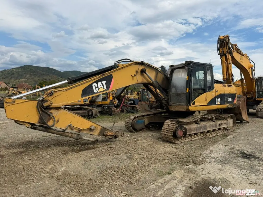 Dezmembrez excavator pe senile Caterpillar 320 D L - Seini (Maramures)