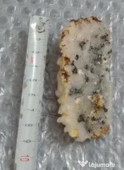 Cuart drusic cu cristale mici si calcit 8 cm.