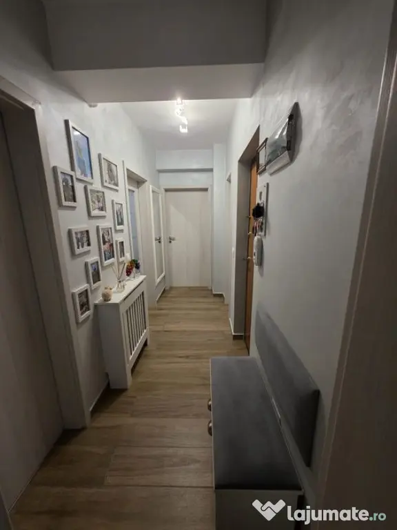 Decomandat, mobilat, utilat, terasa 20mp, balcon, boxa, parc - Brasov (Brasov)