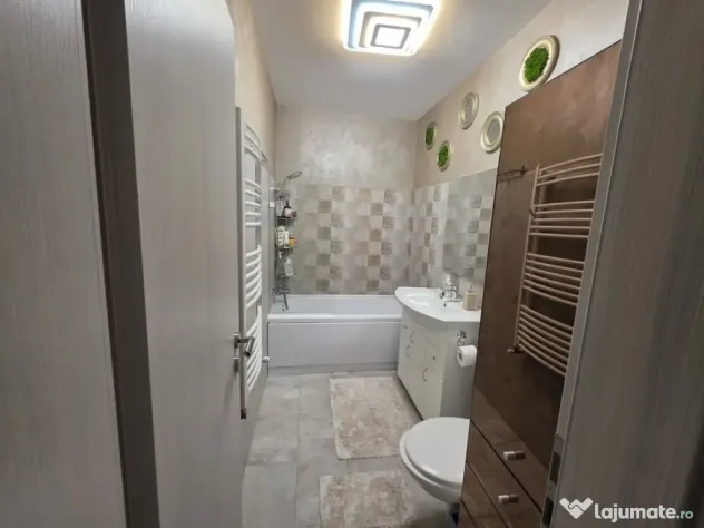 Decomandat, mobilat, utilat, terasa 20mp, balcon, boxa, parc - Brasov (Brasov)