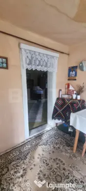 Casa cu doua corpuri