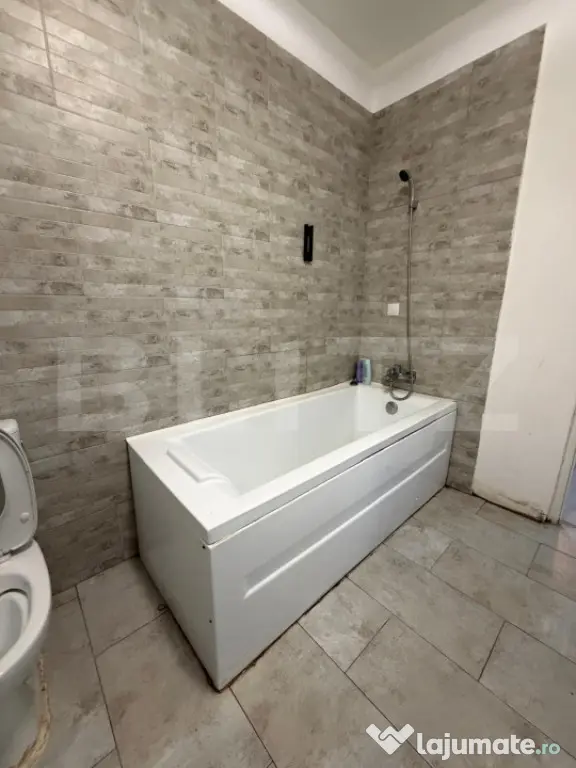 Apartament mare cu 2 camere de vânzare - spațios și lumin - Deva (Hunedoara)