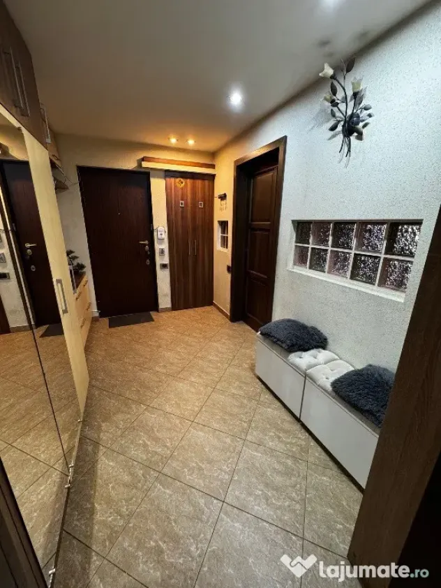 Proprietar vând apartament 4 camere,90m² utili,situat parter,Ostroveni - Ramnicu Valcea (Valcea)