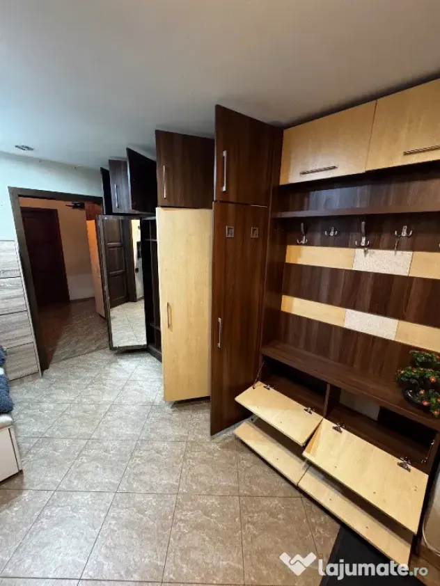 Proprietar vând apartament 4 camere,90m² utili,situat parter,Ostroveni - Ramnicu Valcea (Valcea)