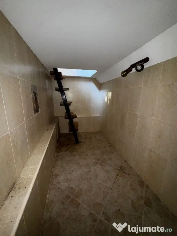 Proprietar vând apartament 4 camere,90m² utili,situat parter,Ostroveni - Ramnicu Valcea (Valcea)