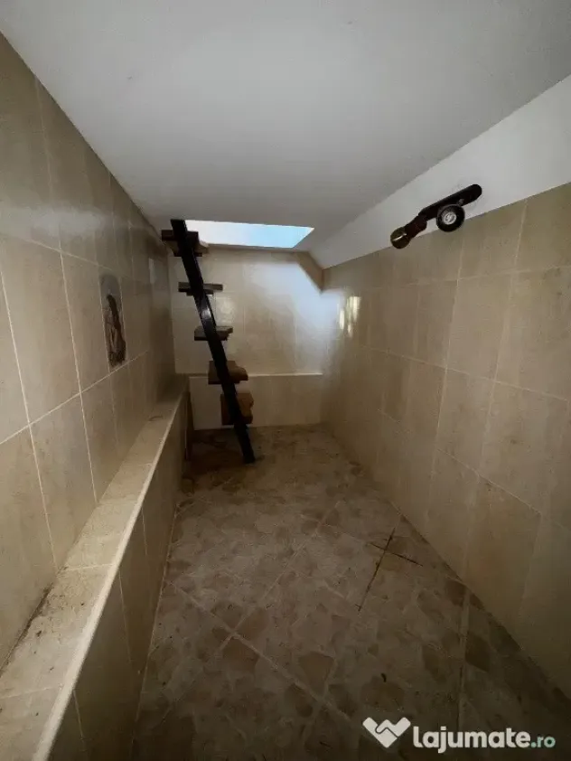 Proprietar vând apartament 4 camere,90m² utili,situat parter,Ostroveni - Ramnicu Valcea (Valcea)